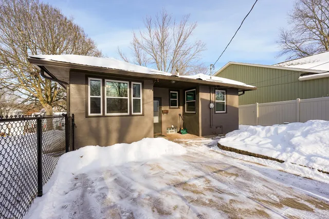 $250,000 | 1411 Woodland Avenue, Eau Claire, WI 54701