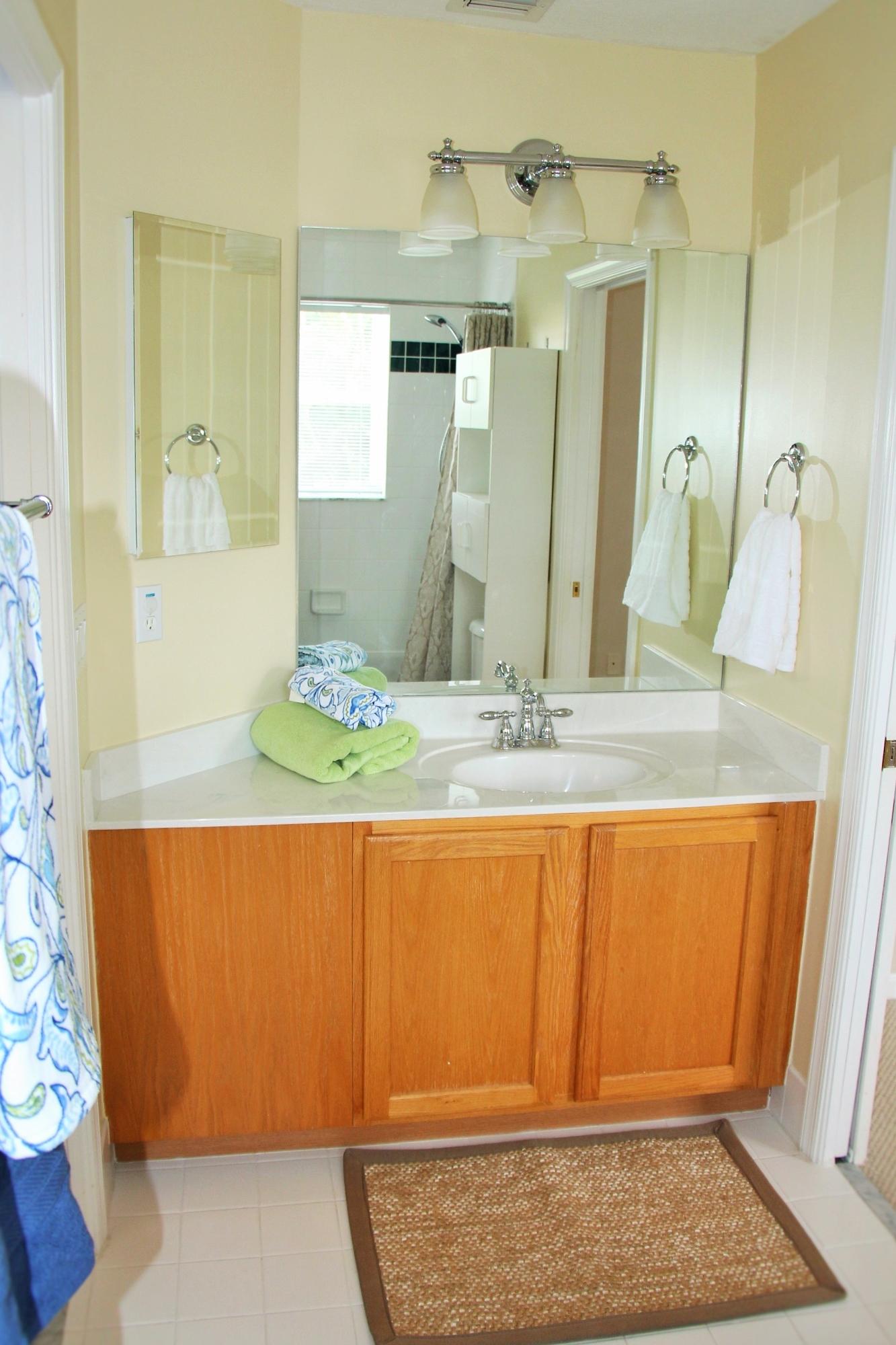 233 Sparrow Point Jupiter, FL 33458 - Photo 18 of 33 Jack and Jill bath 2