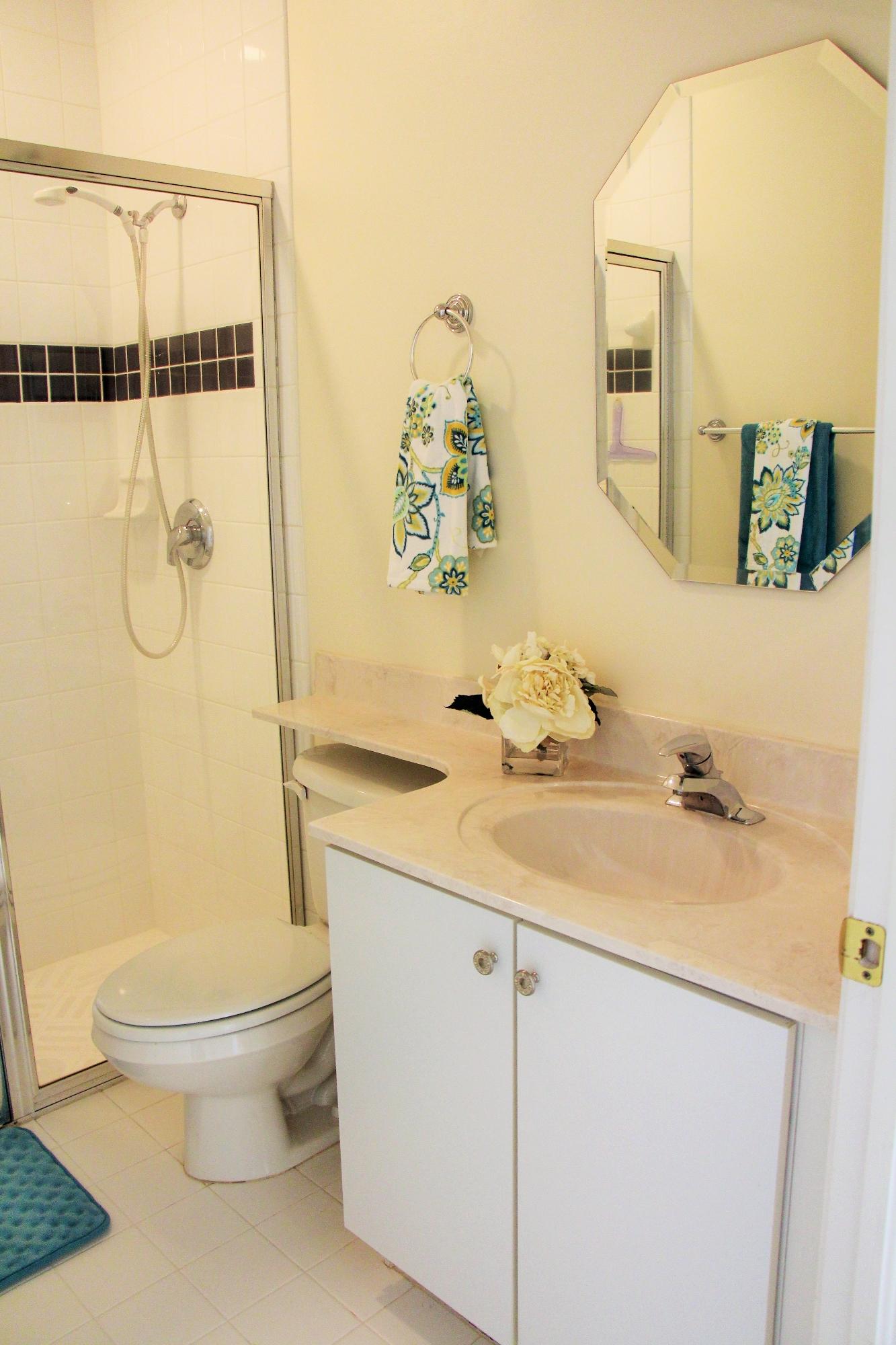 233 Sparrow Point Jupiter, FL 33458 - Photo 23 of 33 Full Downstairs Bath