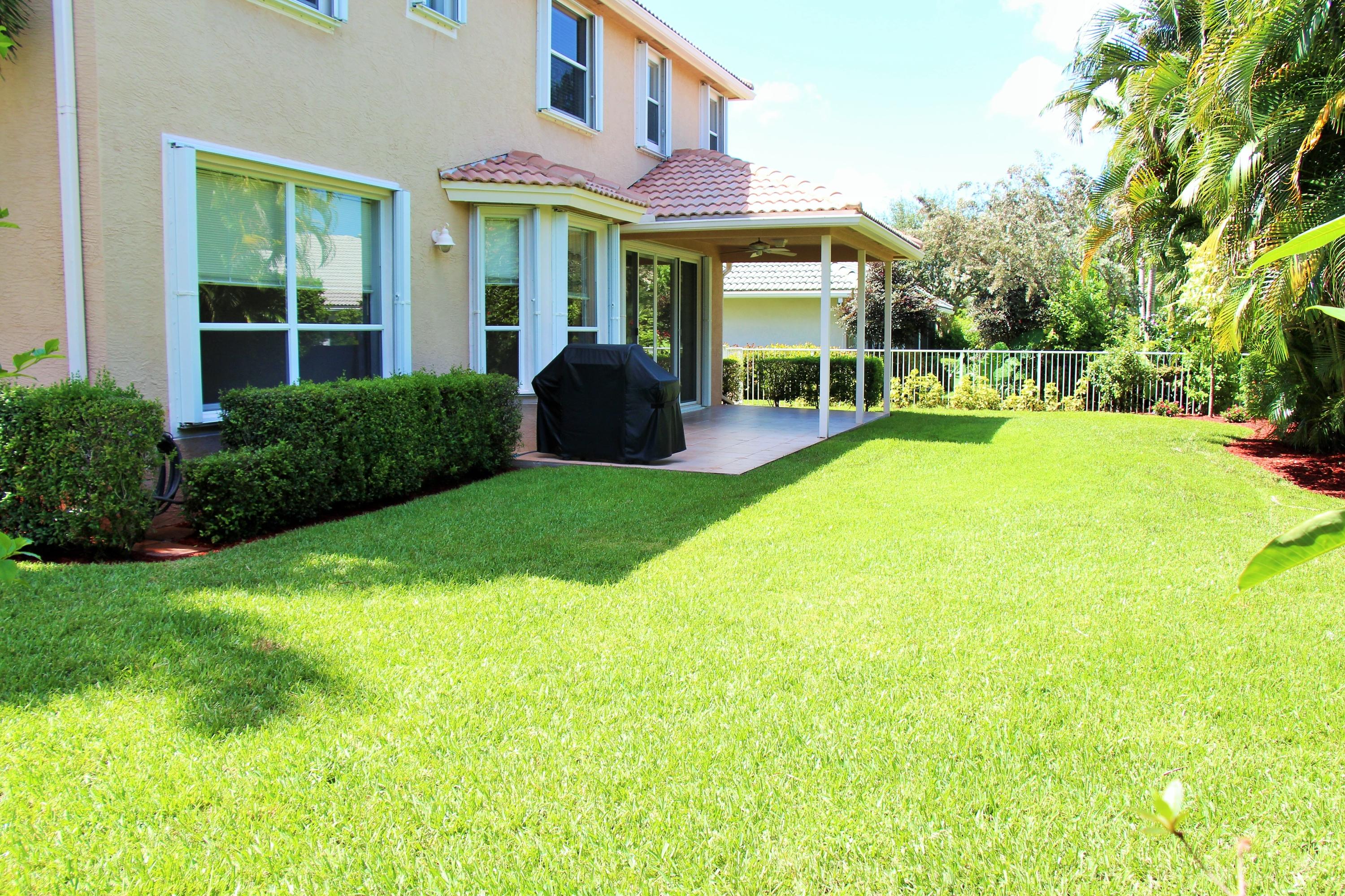 233 Sparrow Point Jupiter, FL 33458 - Photo 26 of 33 Back Yard
