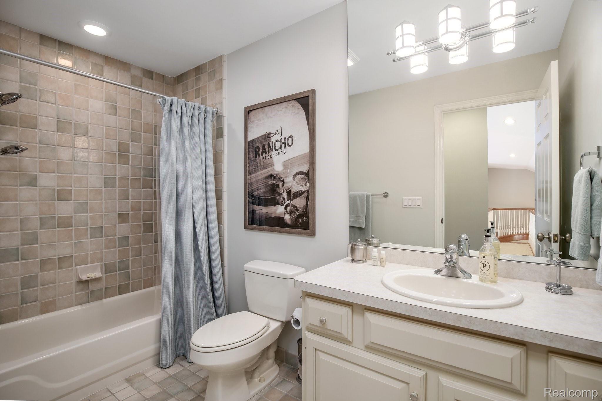 7256 Forest Way Drive Brighton, MI 48116 - Photo 28 of 42 Bedroom #2 bathroom
