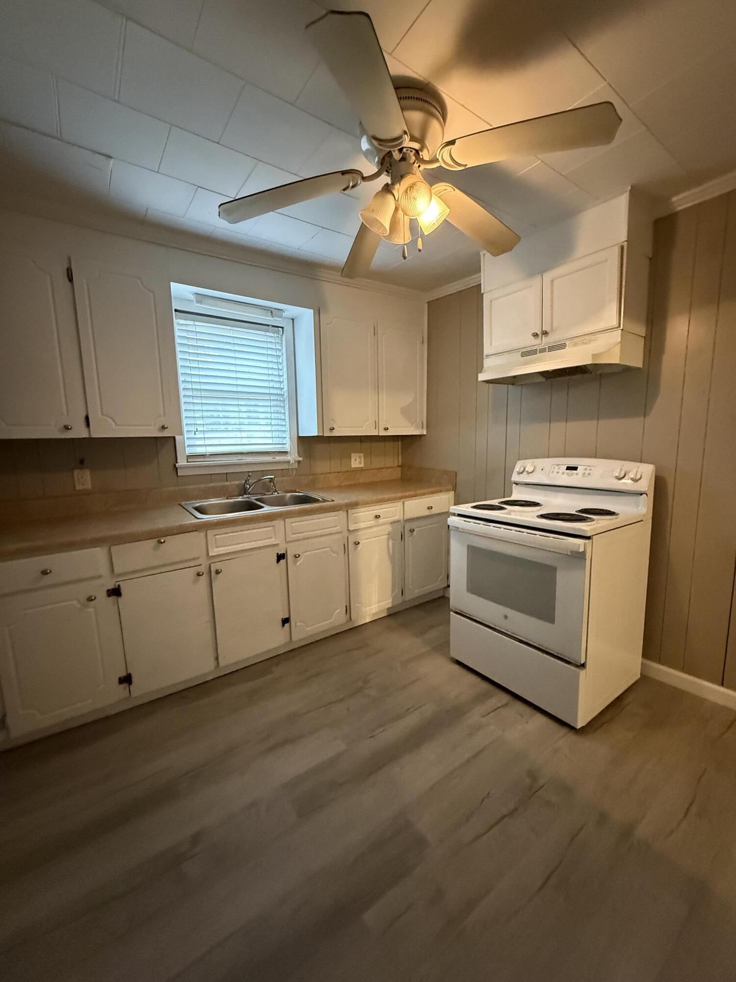 408 Brooks Street Edgefield, SC 29824 - Photo 4 of 14