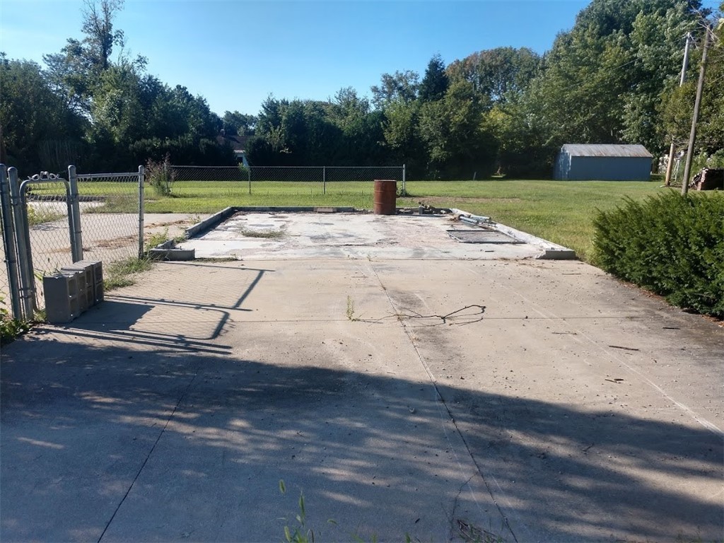 410 3rd Street Shelbyville, IL 62565 - Photo 2 of 5