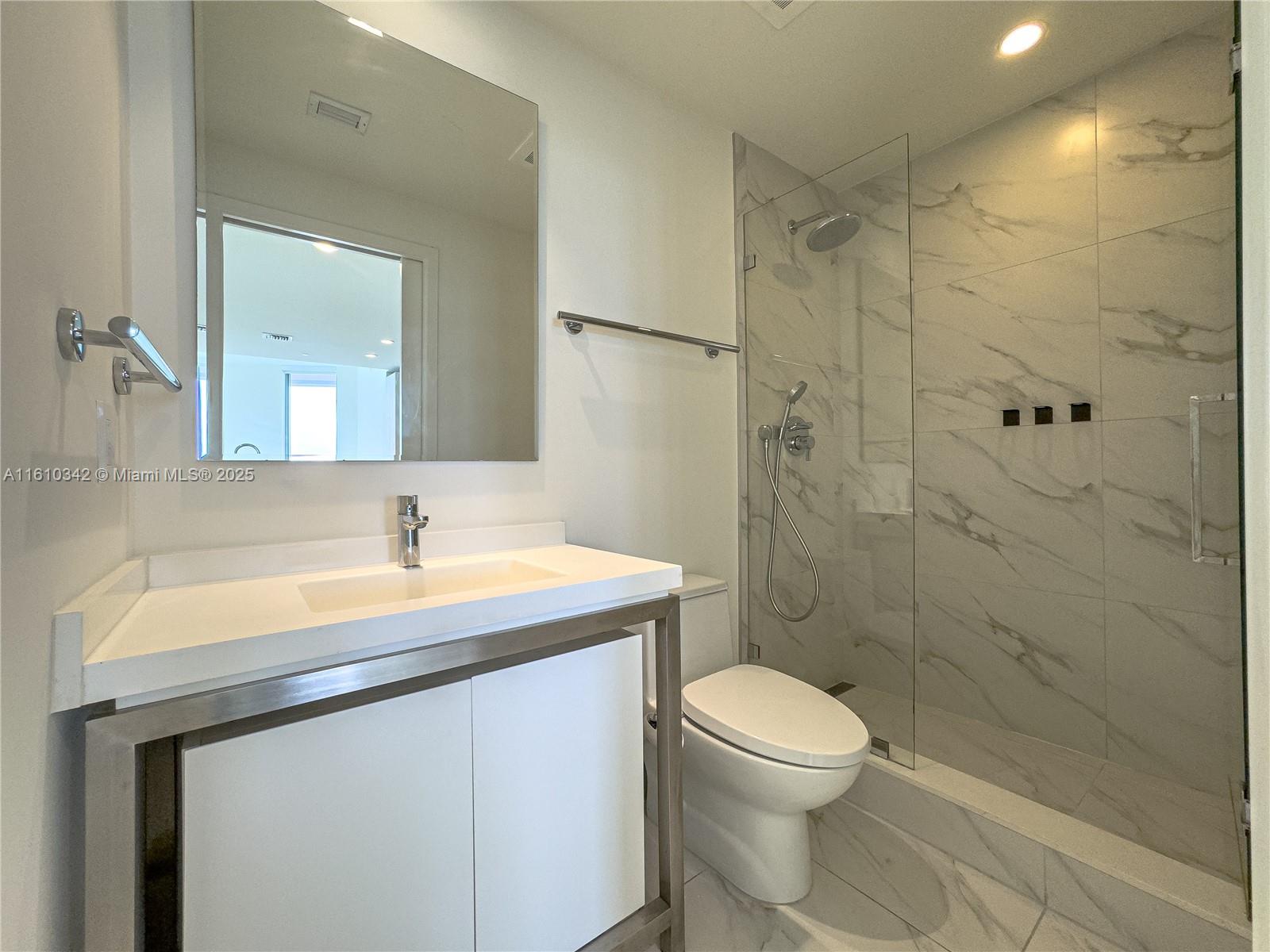 2000 Metropica Way, Unit 2009 Sunrise, FL 33323 - Photo 30 of 92 Bathroom 2