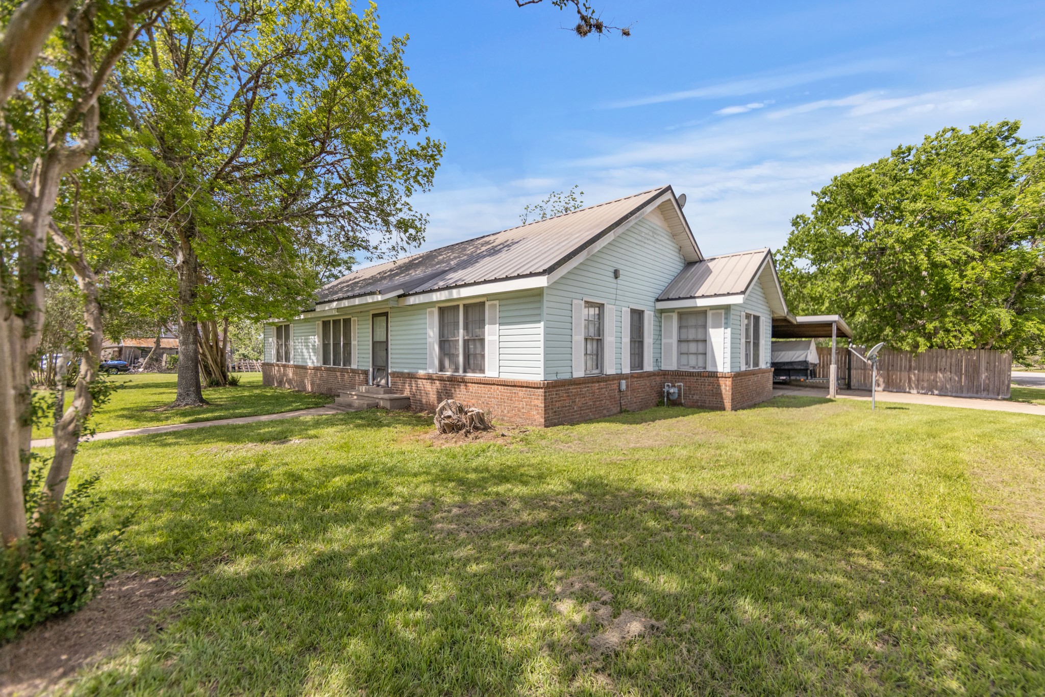 211 15th Street Hempstead, TX 77445 - Photo 2 of 30