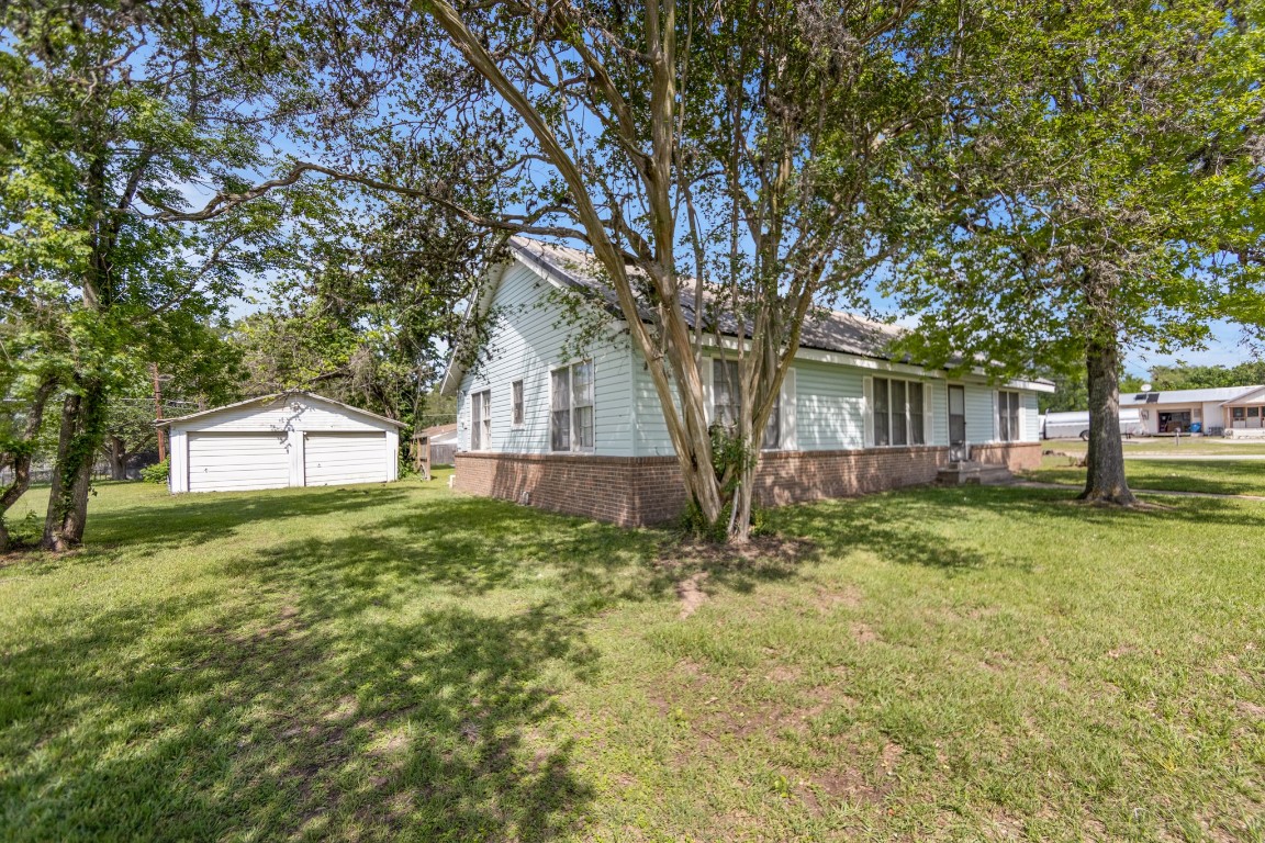 211 15th Street Hempstead, TX 77445 - Photo 23 of 30