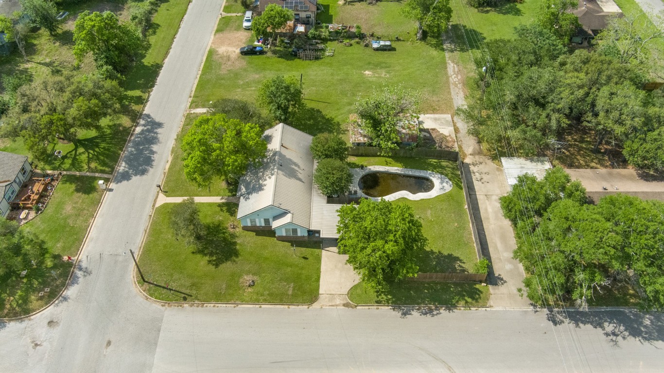 211 15th Street Hempstead, TX 77445 - Photo 27 of 30