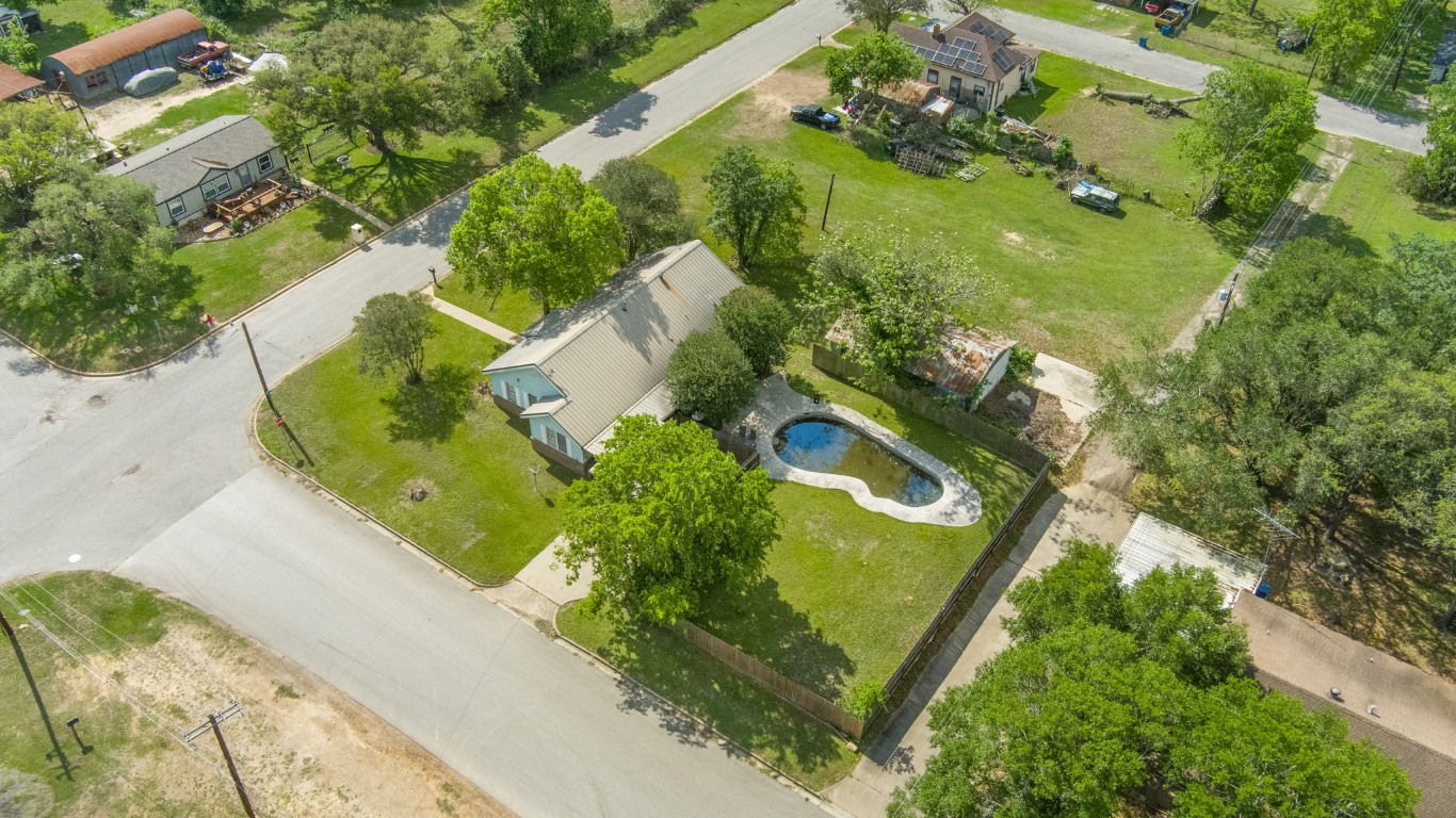 211 15th Street Hempstead, TX 77445 - Photo 28 of 30