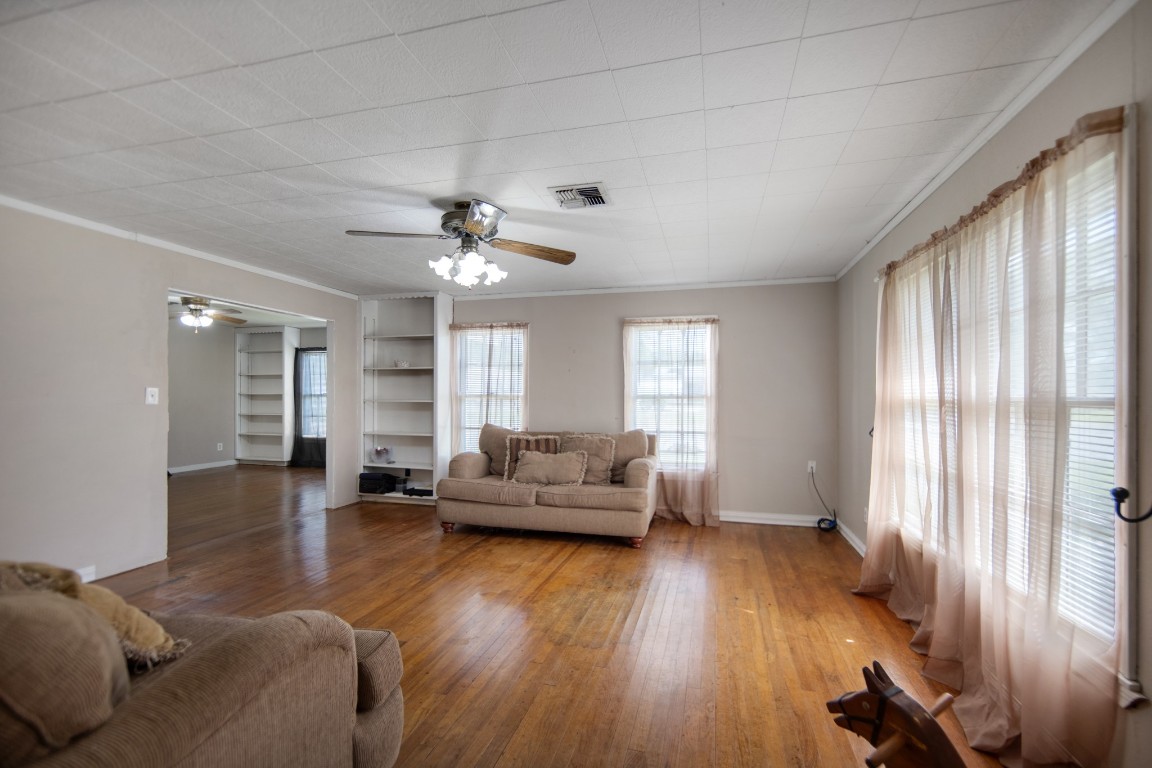 211 15th Street Hempstead, TX 77445 - Photo 8 of 30