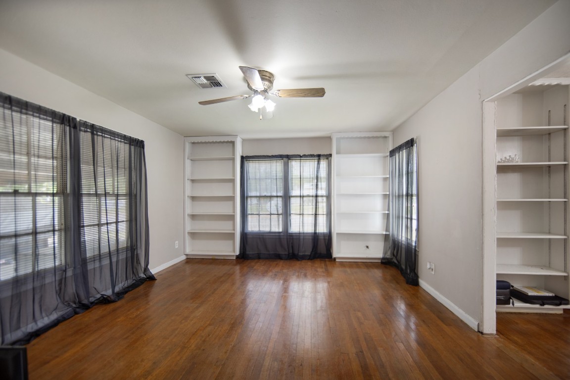 211 15th Street Hempstead, TX 77445 - Photo 9 of 30