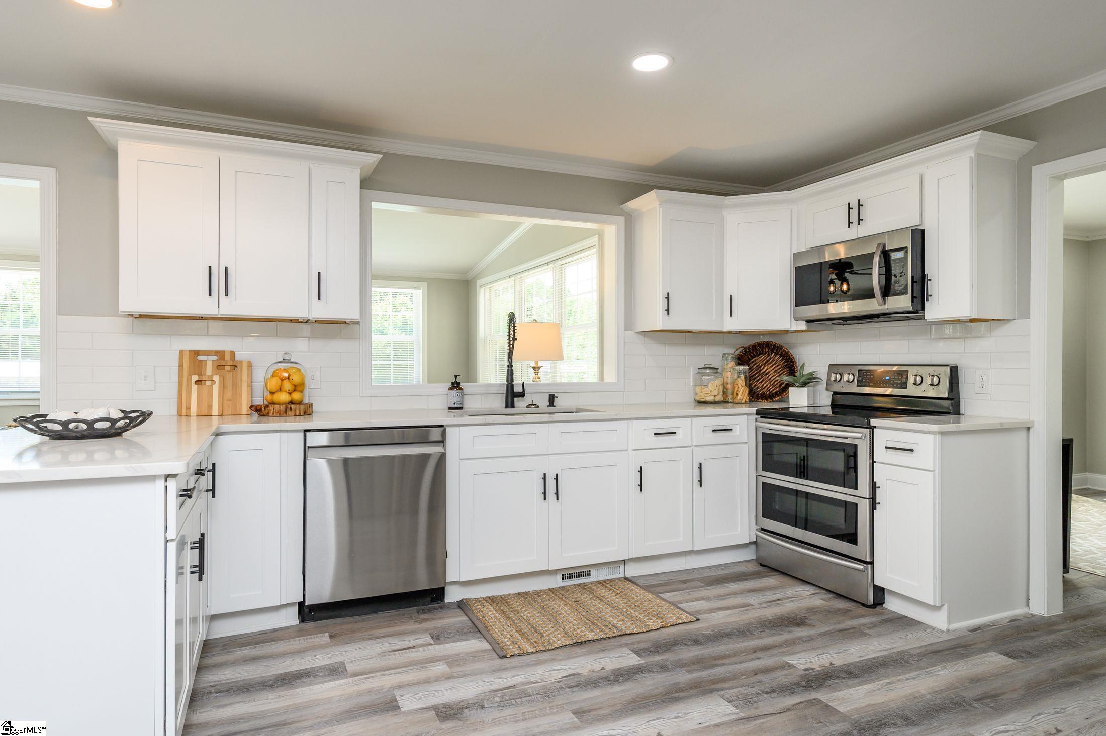 305 Hamby Drive Greenville, SC 29607 - Photo 11 of 33