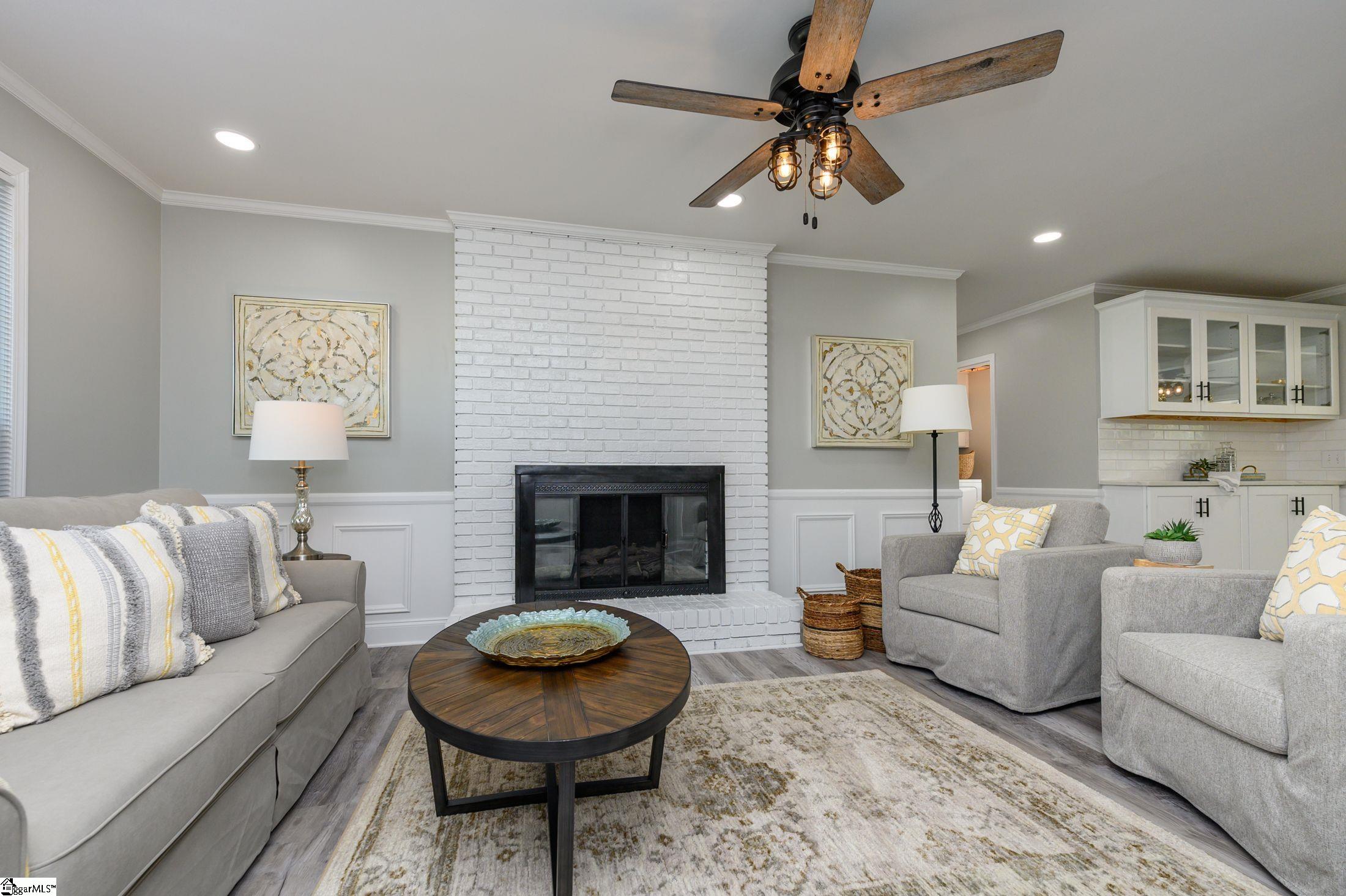 305 Hamby Drive Greenville, SC 29607 - Photo 3 of 33