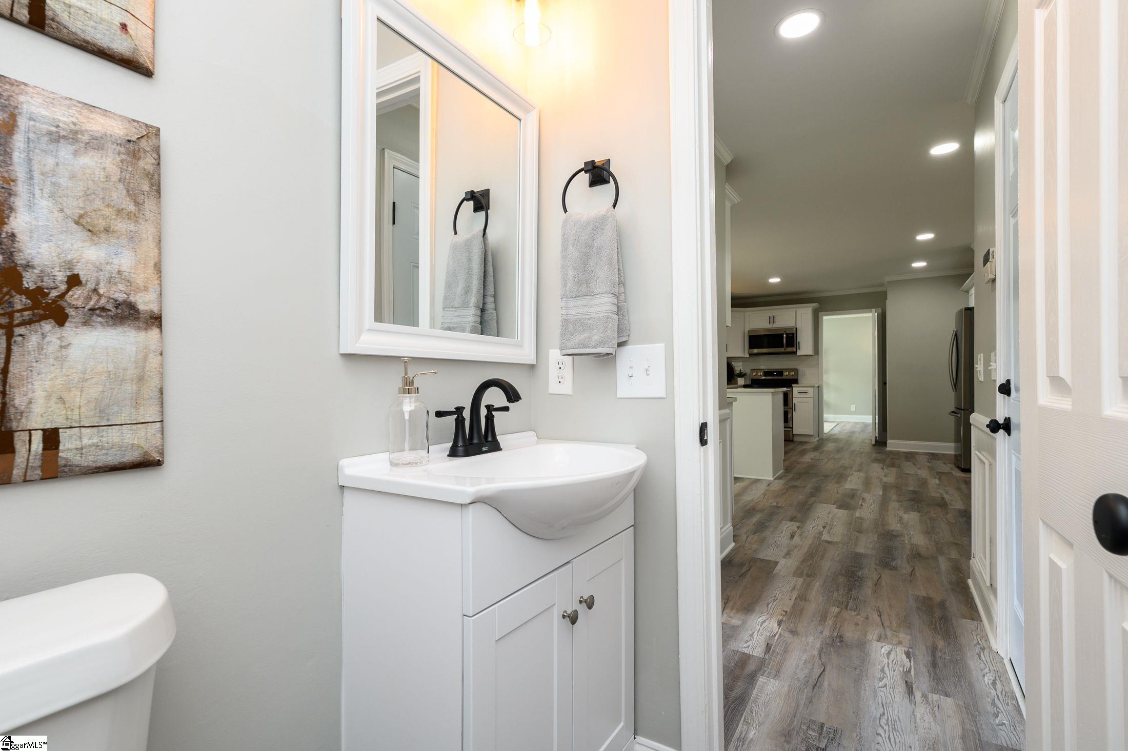 305 Hamby Drive Greenville, SC 29607 - Photo 8 of 33