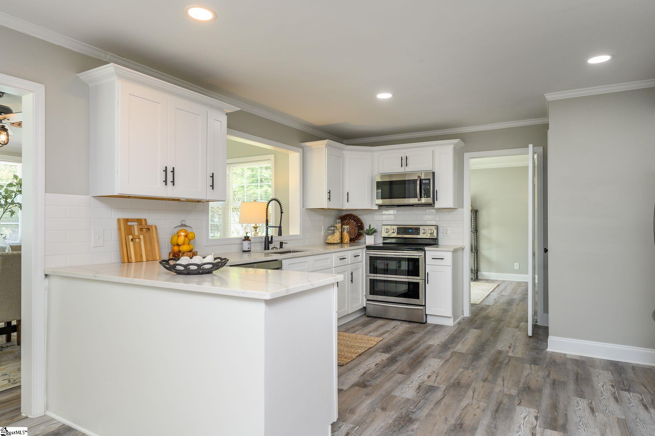 305 Hamby Drive Greenville, SC 29607 - Photo 10 of 33