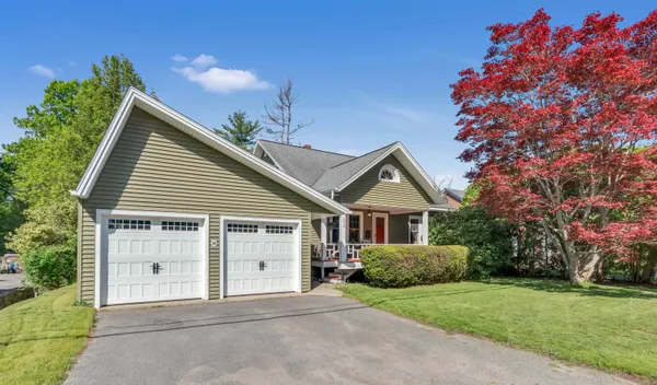$765,000 | 173 Winnacunnet Road, Hampton, NH 03842