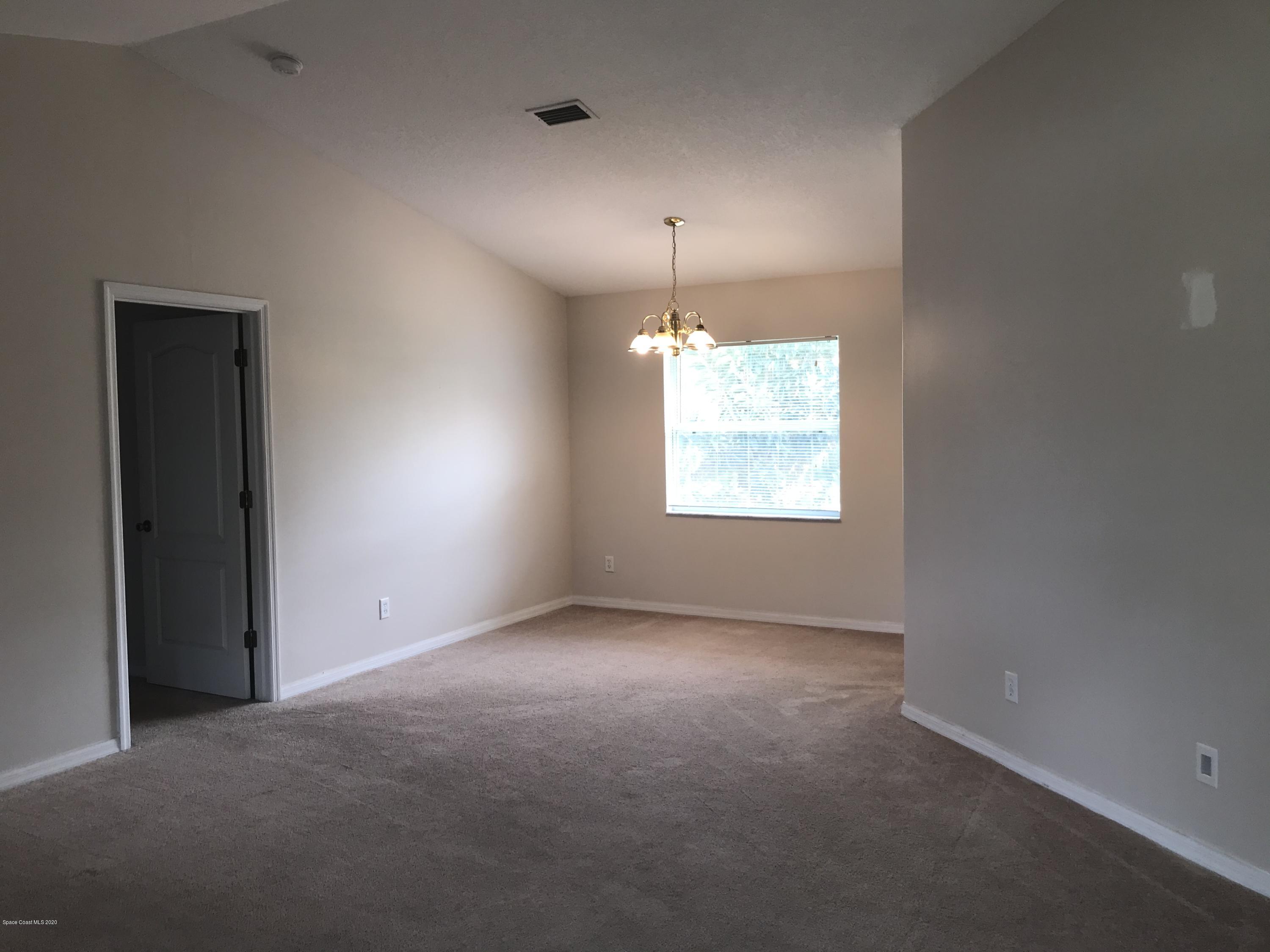 524 Titan Road Southeast Palm Bay, FL 32909 - Photo 12 of 18 an empty room that has a window