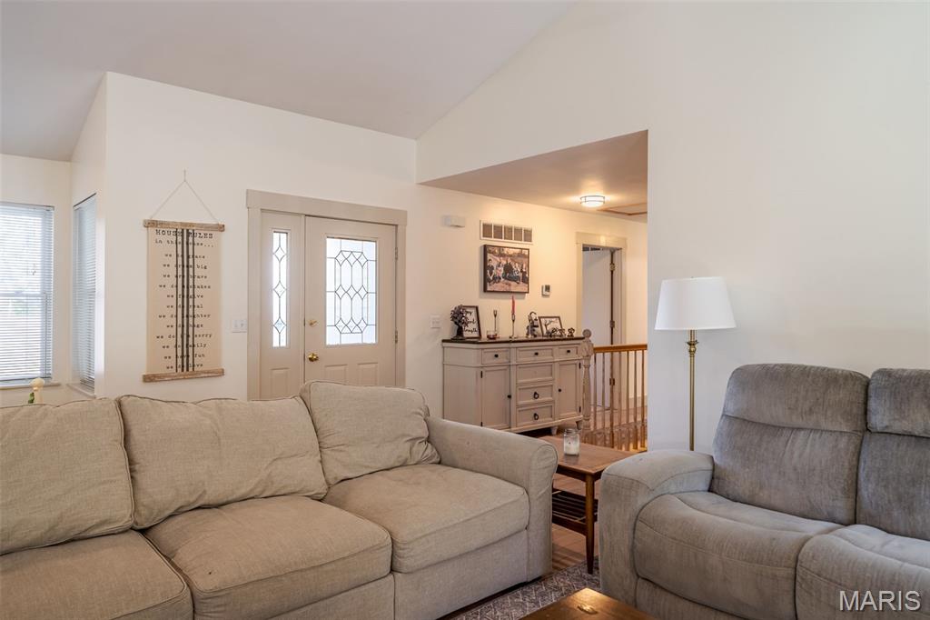 565 Cedar Lane Sullivan, MO 63080 - Photo 3 of 38