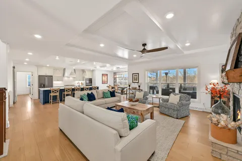 $1,595,000 | 6850 West River Birch Drive, Mequon, WI 53092