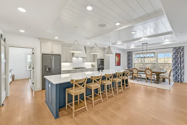 $1,595,000 | 6850 West River Birch Drive, Mequon, WI 53092