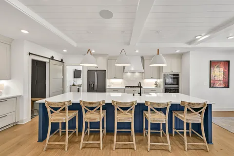 $1,595,000 | 6850 West River Birch Drive, Mequon, WI 53092