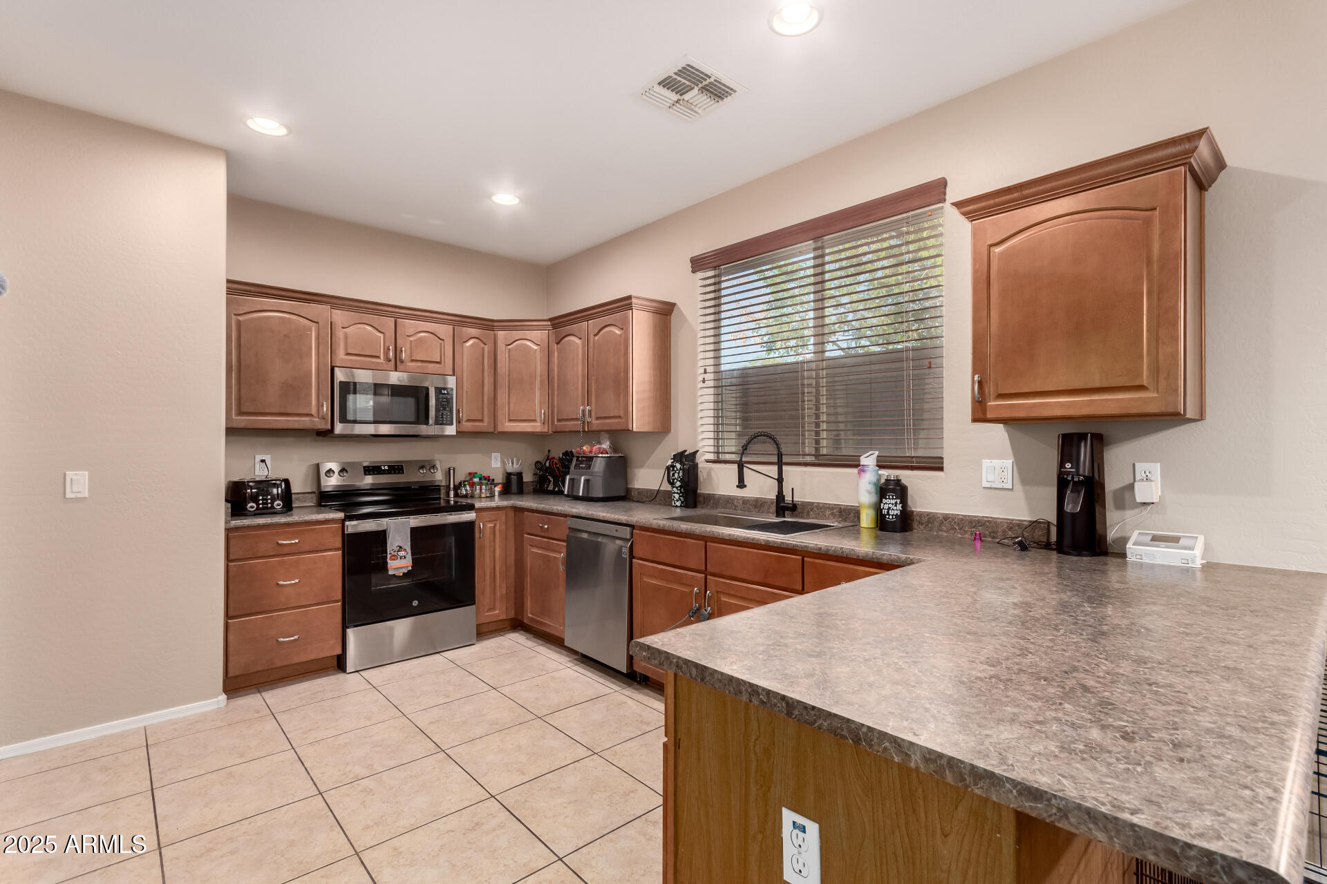 2315 West Beverly Rd. Phoenix, AZ 85041 - Photo 8 of 33 Gallery Image 8