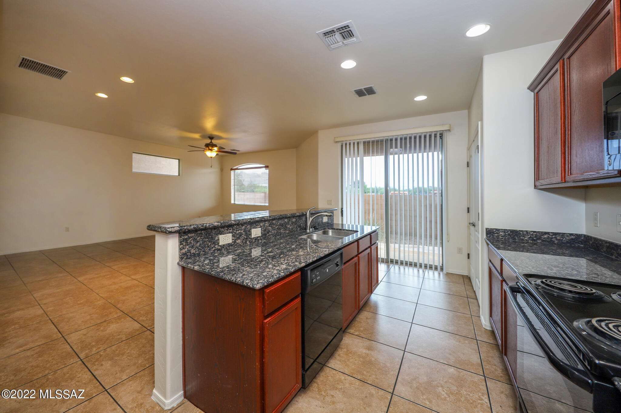 5566 North Morning Spring Avenue Tucson, AZ 85741 - Photo 10 of 30
