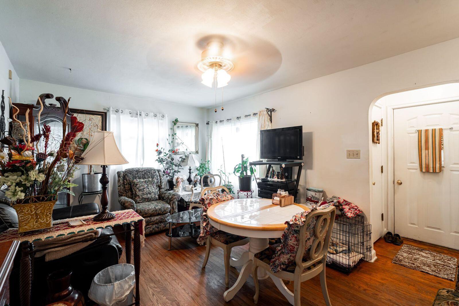4826 North 76th Street Milwaukee, WI 53218 - Photo 3 of 10 living room