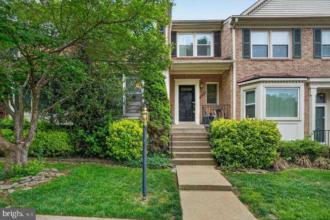 9063 Golden Sunset Lane Springfield, VA 22153 - Photo 2 of 28