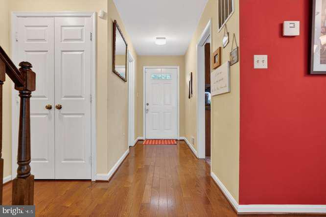9063 Golden Sunset Lane Springfield, VA 22153 - Photo 3 of 28
