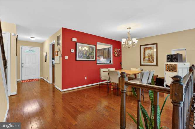 9063 Golden Sunset Lane Springfield, VA 22153 - Photo 4 of 28