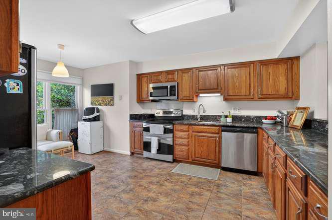 9063 Golden Sunset Lane Springfield, VA 22153 - Photo 10 of 28