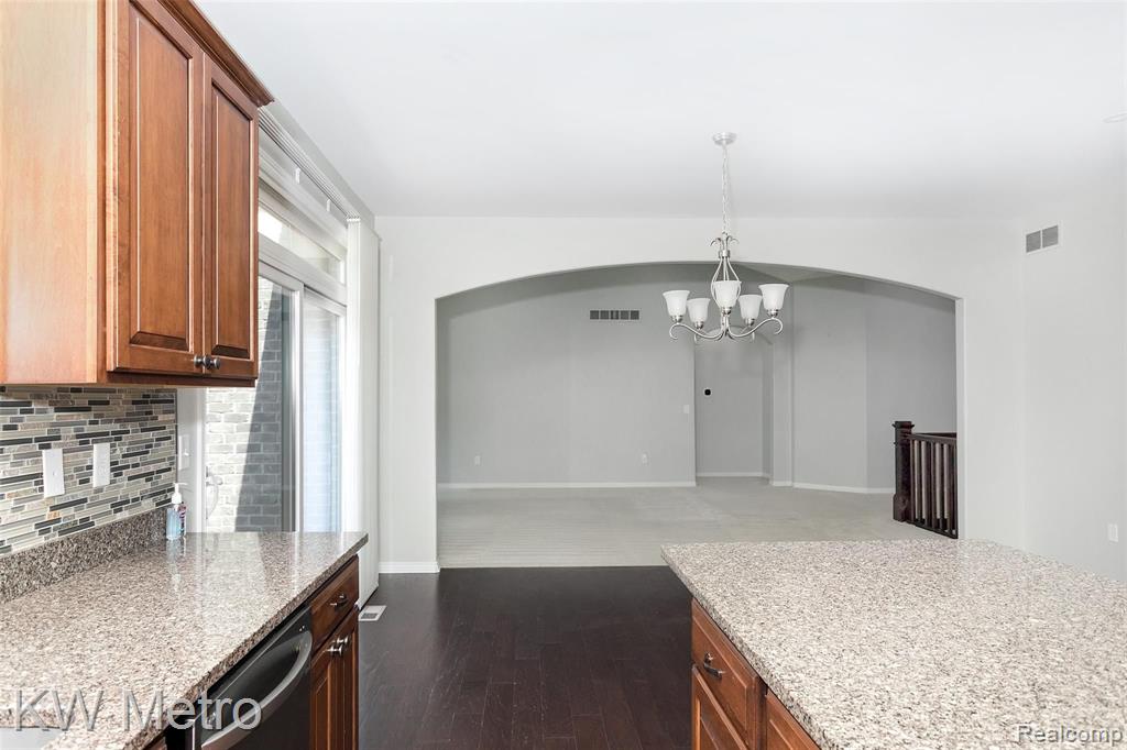 3795 Somerset Circle Rochester Hills, MI 48309 - Photo 13 of 43