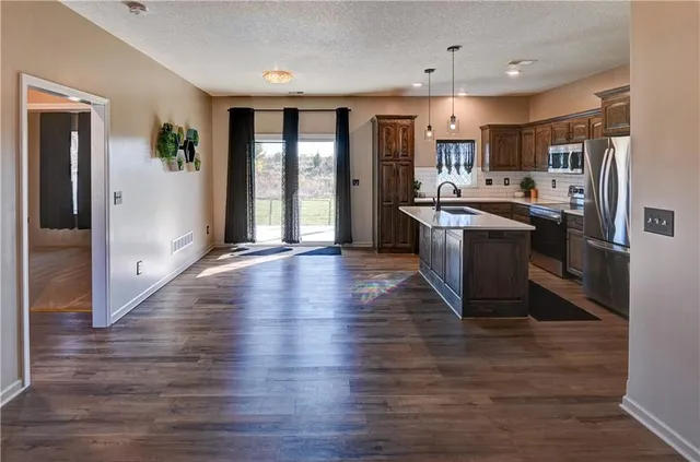 $290,000 | 947 North White Oaks Lane, Oak Grove, MO 64075