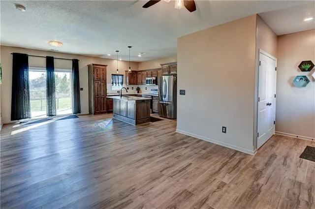 $290,000 | 947 North White Oaks Lane, Oak Grove, MO 64075