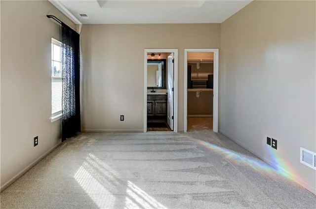 $290,000 | 947 North White Oaks Lane, Oak Grove, MO 64075