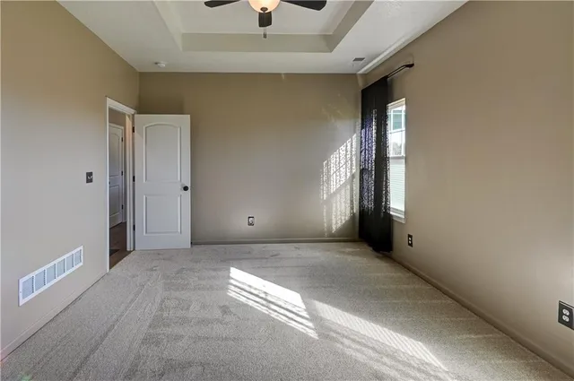 $290,000 | 947 North White Oaks Lane, Oak Grove, MO 64075