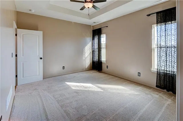 $290,000 | 947 North White Oaks Lane, Oak Grove, MO 64075