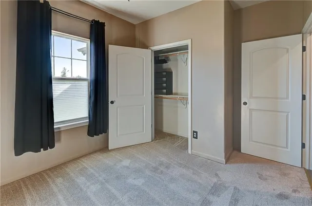 $290,000 | 947 North White Oaks Lane, Oak Grove, MO 64075