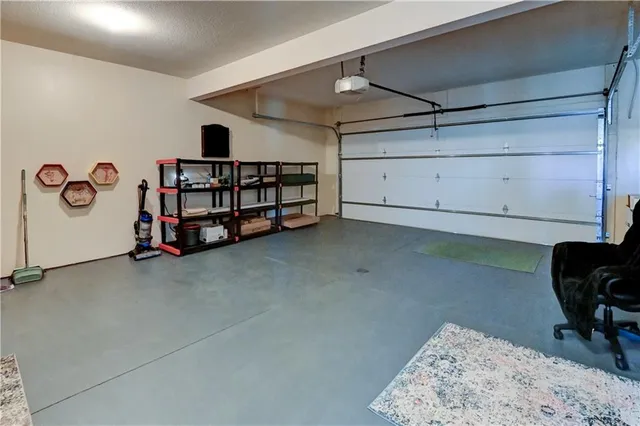 $290,000 | 947 North White Oaks Lane, Oak Grove, MO 64075