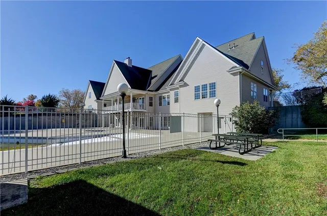 $290,000 | 947 North White Oaks Lane, Oak Grove, MO 64075