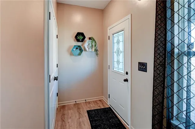 $290,000 | 947 North White Oaks Lane, Oak Grove, MO 64075