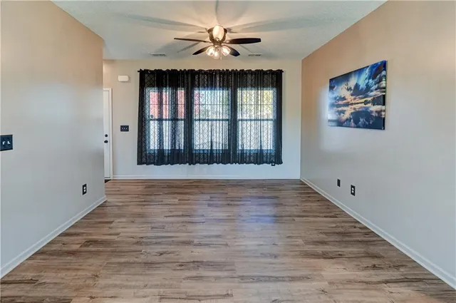 $290,000 | 947 North White Oaks Lane, Oak Grove, MO 64075