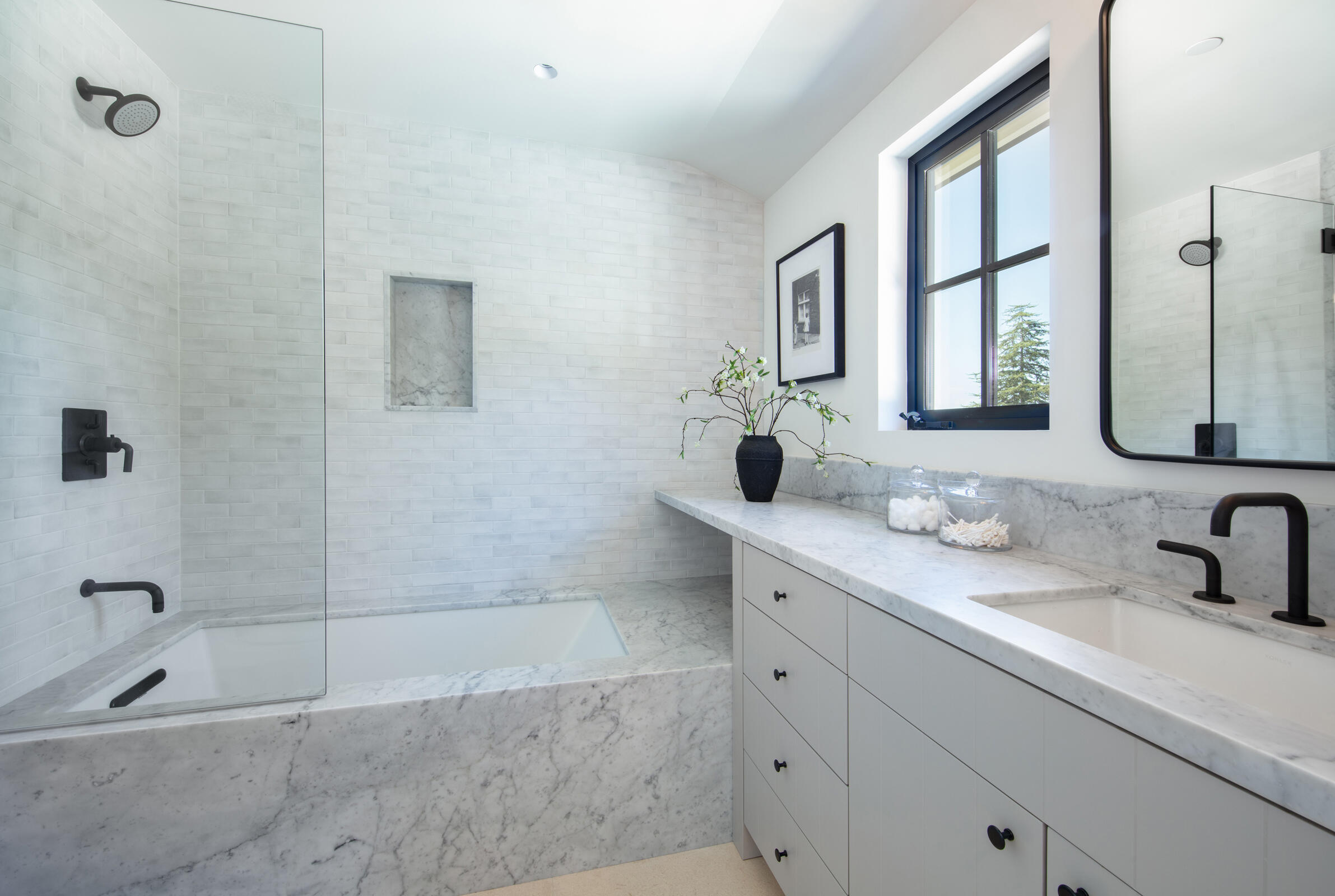 595 Picacho Lane Montecito, CA 93108 - Photo 20 of 41 20. Upstairs Guest suite bathroom