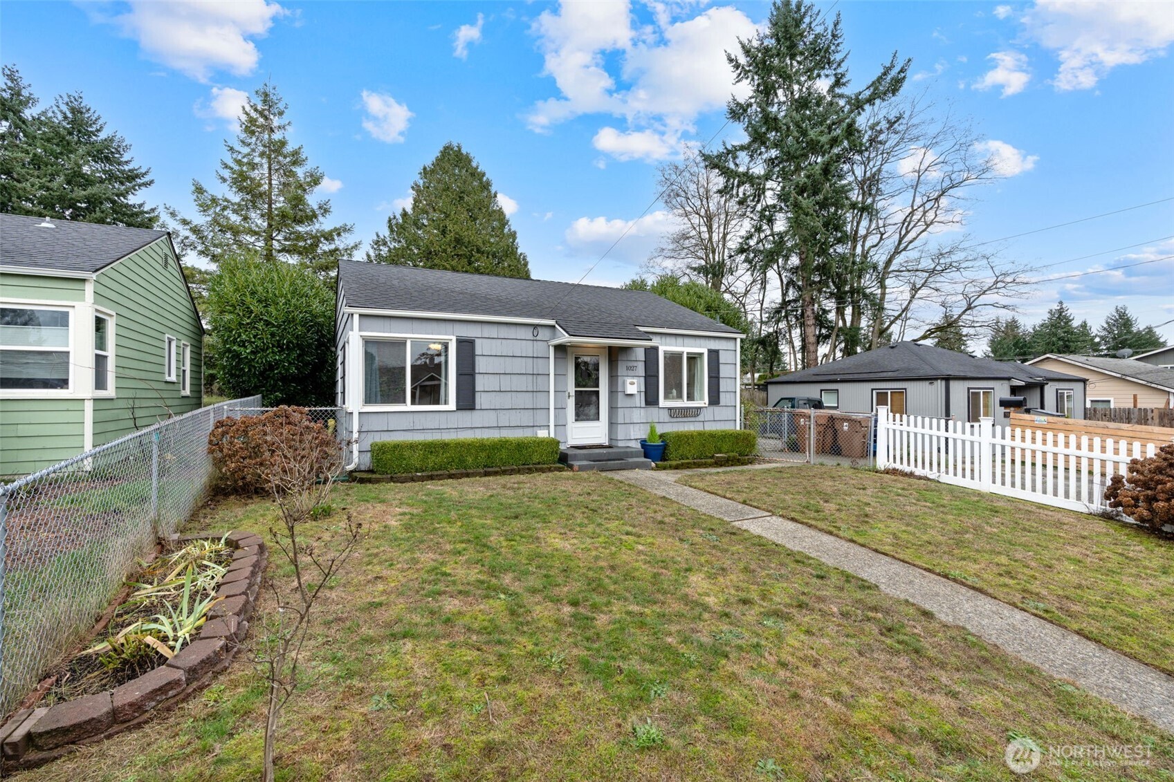 1027 South Rochester Street Tacoma, WA 98465 - Photo 4 of 29 a front view of a house with a garden