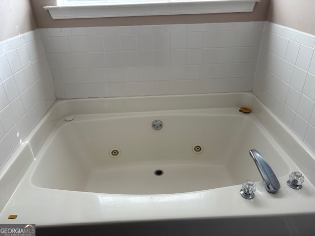 10725 Barberry Drive Hampton, GA 30228 - Photo 16 of 18 a bathroom with a bath tub