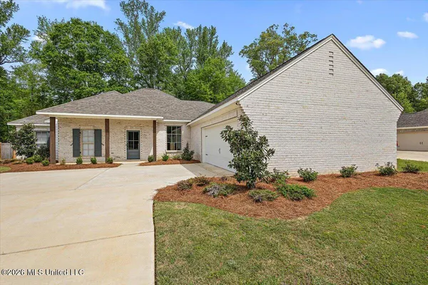 $349,000 | 217 Jasmine Cove Circle, Brandon, MS 39042