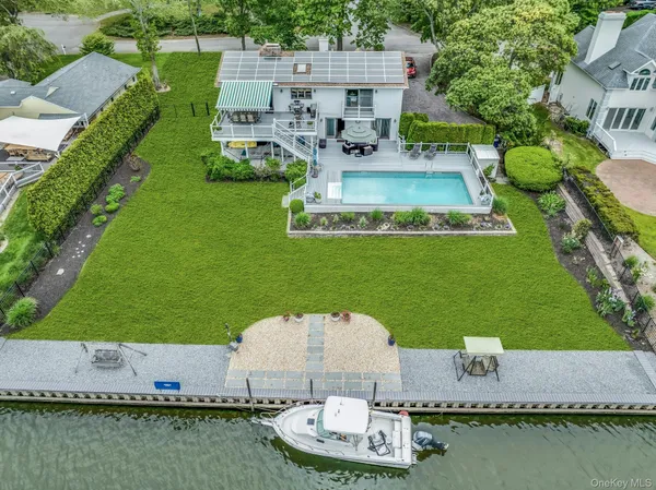 $2,399,000 | 6 Mill Pond Road, Hampton Bays, NY 11946