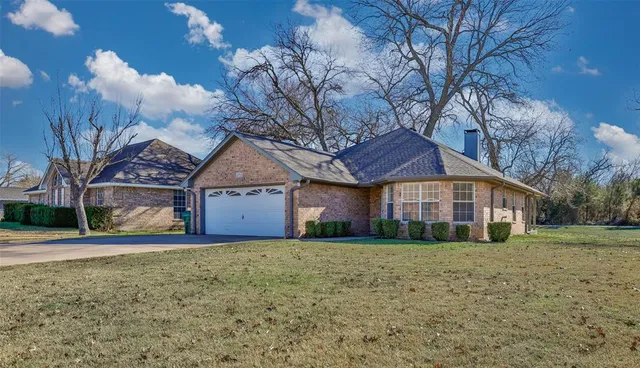 $275,000 | 1714 Windsor Drive, Gainesville, TX 76240