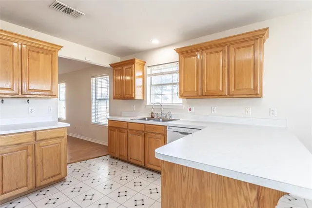 $275,000 | 1714 Windsor Drive, Gainesville, TX 76240