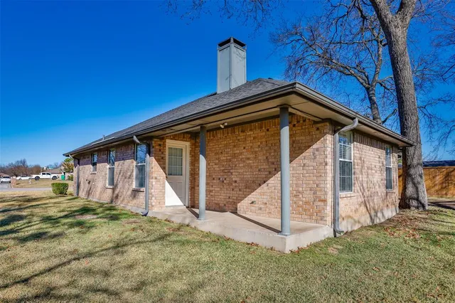 $275,000 | 1714 Windsor Drive, Gainesville, TX 76240